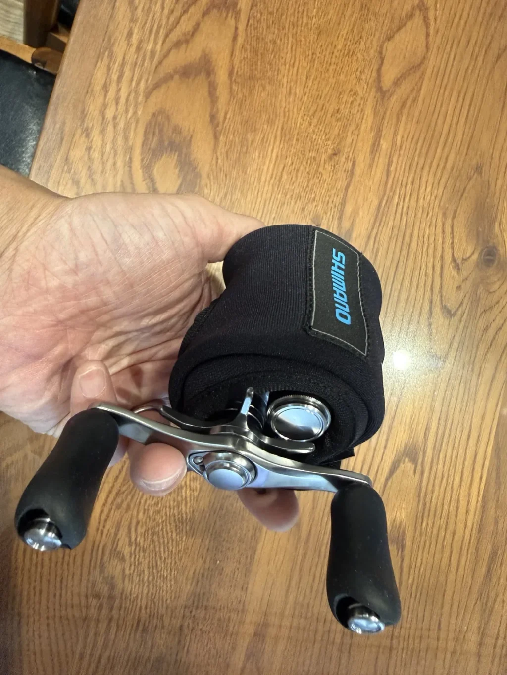 26カルカッタコンクエストDC101HGのハンドルとリールカバー